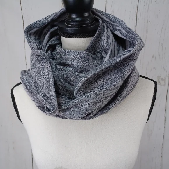 NWOT Lululemon Vinyasa Customizable Gray Snap Scarf Wrap Warmer Reversible
